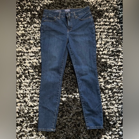 NYDJ Skinny Jeans Size 8 Slimming Lift Tuck - Picture 1 of 6